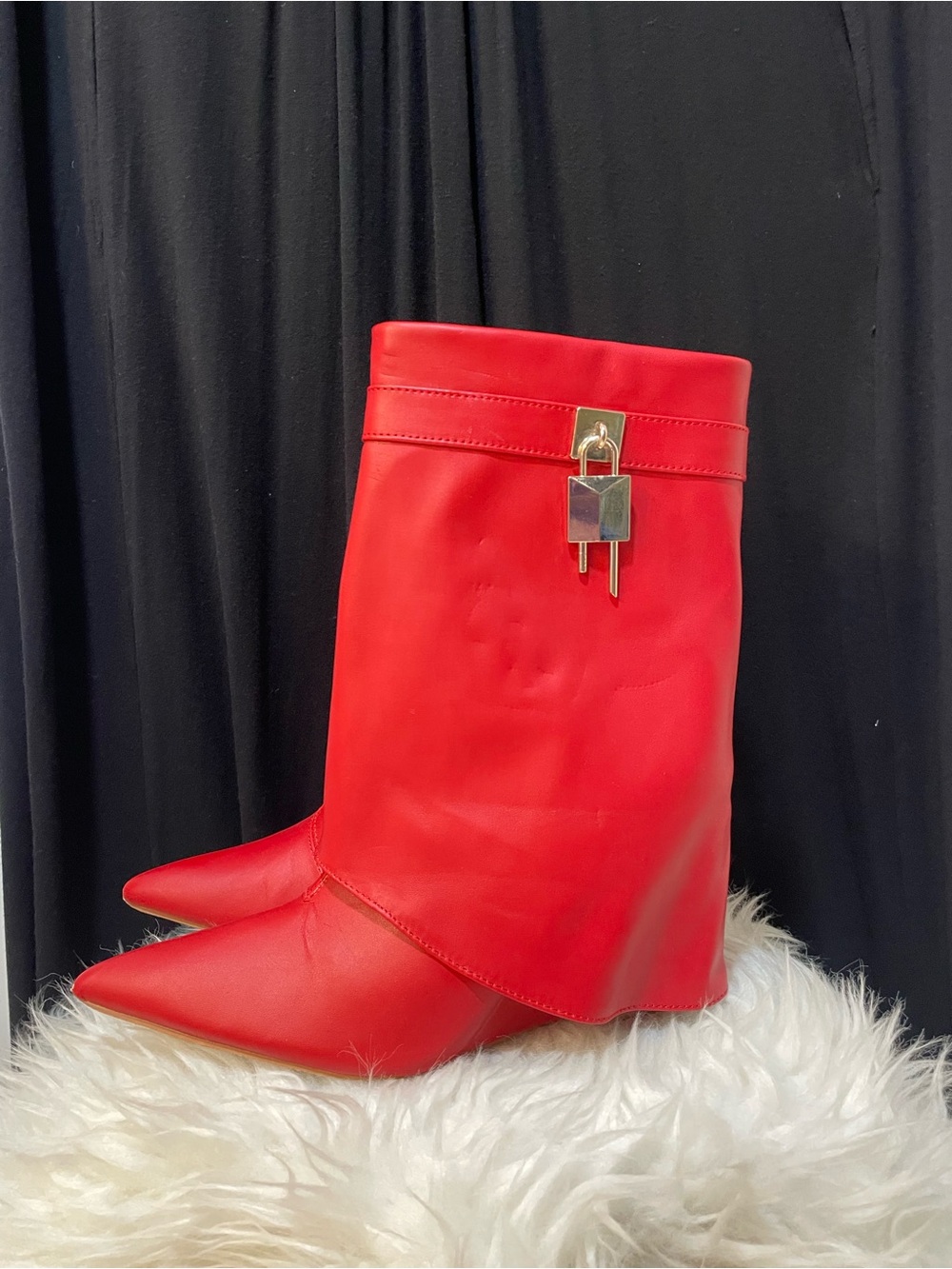 Cape Robbin Red Wedge Boots Fold-Over Shark Padlock Boots Size 8, Cute!